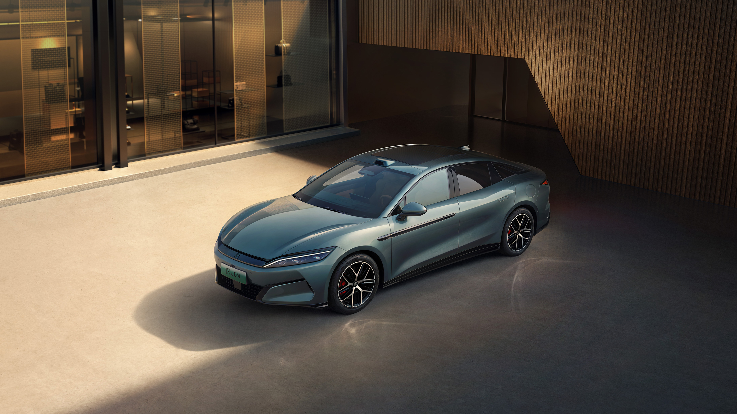 Гібридний автомобіль BYD Han L DM-i